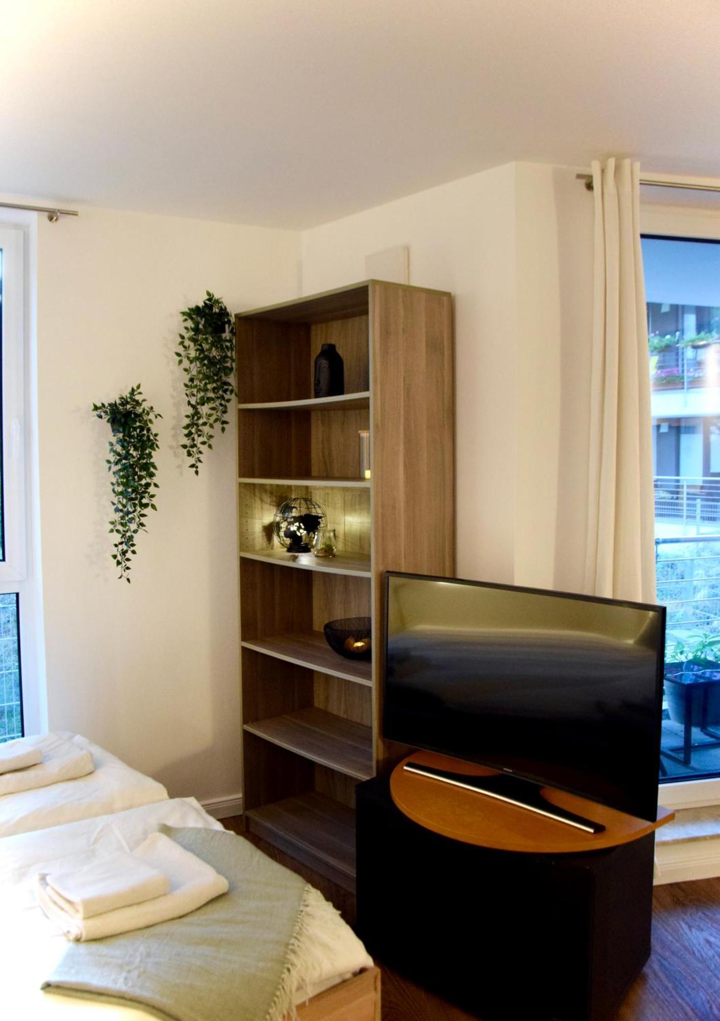 Stilvolle Wohnung Mit Balkon & Parkplatz Rostock Exterior foto